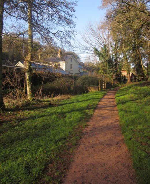 Approaching Lanscombe House
