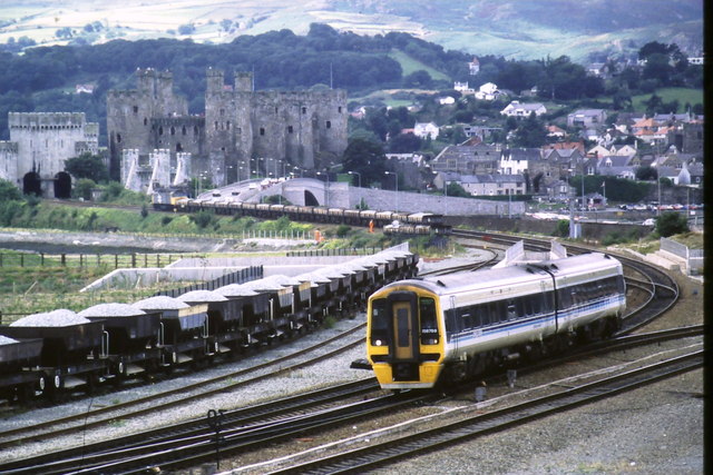 Train approaching Llandudno Junction © Malc McDonald :: Geograph ...