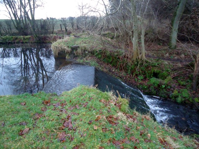 Glorat Estate [7] Alloch Dam sluice © Robert Murray cc-by-sa/2.0 ...