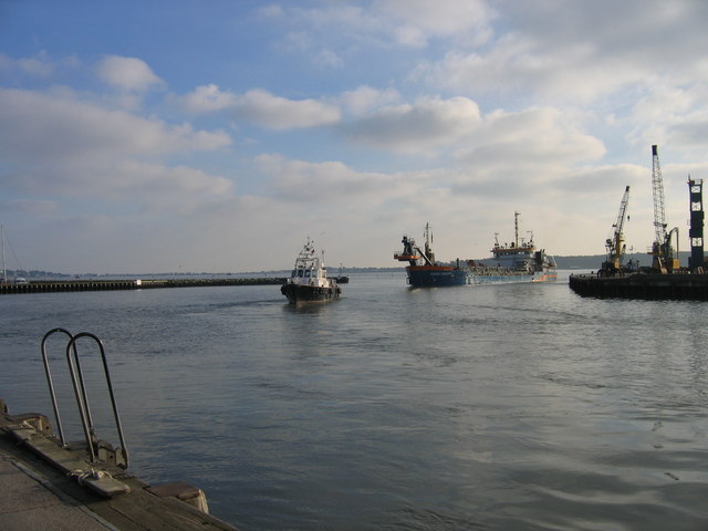 Boat Manoeuvres at Poole