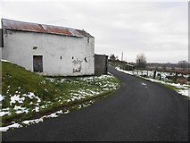 H5671 : Barn along Tullyneil Road by Kenneth  Allen