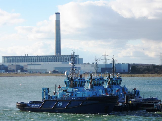 Tugs at Fawley oil jetty