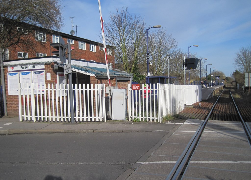 Furze Platt railway station © Nigel Thompson :: Geograph Britain and ...