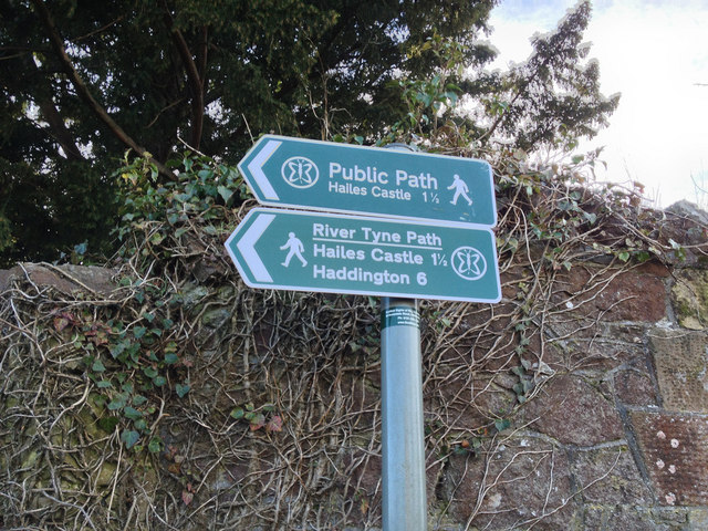 Sign for those heading to Hailes Castle