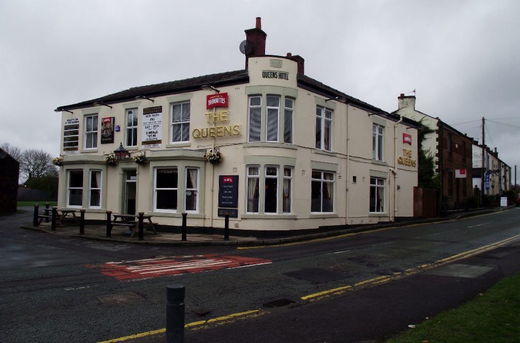 The Queens Hotel, Bradley Fold © philandju :: Geograph Britain and Ireland