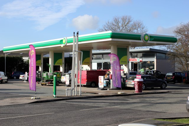 BP Filling Station, Tarvin Road,... © Jeff Buck cc-by-sa/2.0 ...