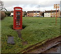 Red phonebox, Coedkernew