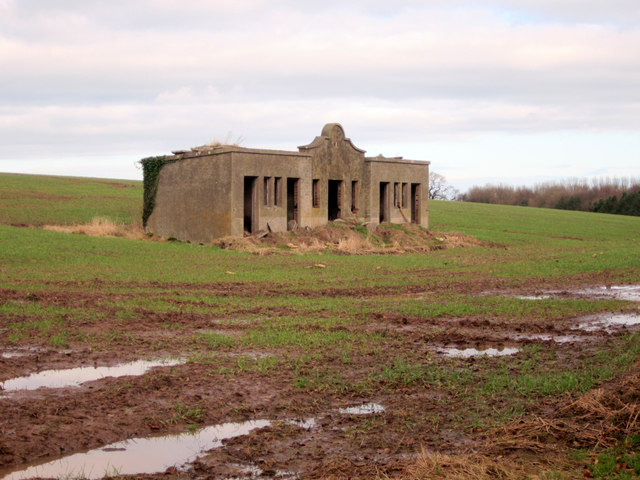 Derelict building in arable field, north of Haggerston