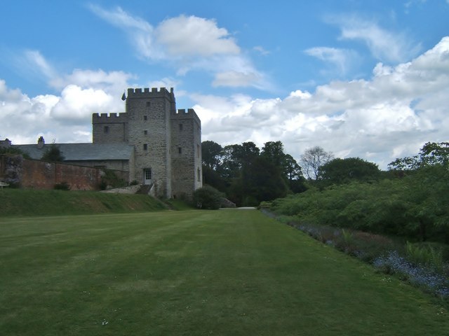 Sizergh Castle without Virginia creeper