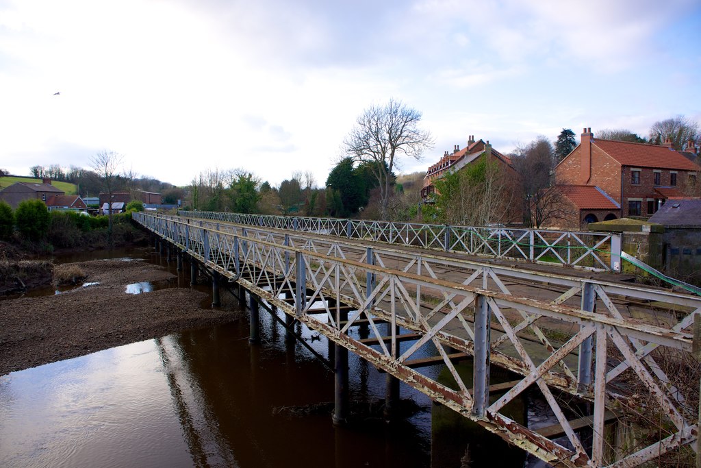 Railway Bridge over the River Esk,... © Paul Buckingham cc-by-sa/2.0 :: Geograph Britain and Ireland