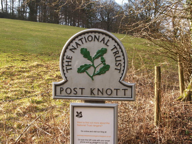 The National Trust viewpoint, Post Knott © Ian Cardinal cc-by-sa/2.0 :: Geograph Britain and Ireland