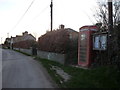 Hammoon: phone box and noticeboard