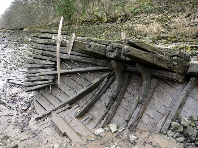 Remains of steam drifter, Ryton riverside