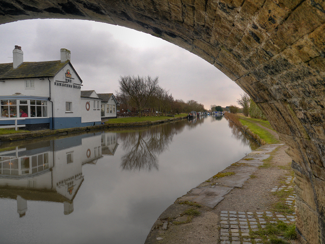 Saracen's Head, Leeds and Liverpool Canal