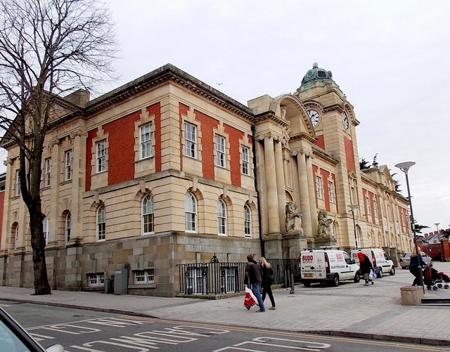 Corner view of Barry Town Hall © Jaggery cc-by-sa/2.0 :: Geograph ...