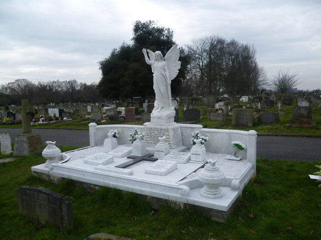 Lincoln monument in Bandon Hill Cemetery