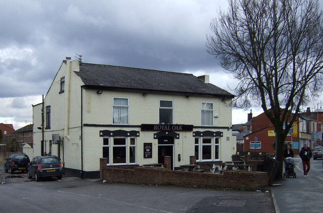 The Royal Oak pub, Radcliffe © JThomas :: Geograph Britain and Ireland