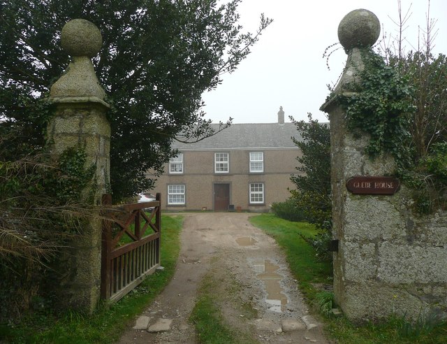 Glebe Farmhouse and gate piers, Crowan