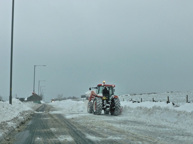 Digger clearing snowdrifts A682