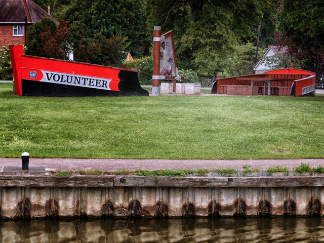 The Volunteer Droitwich canal
