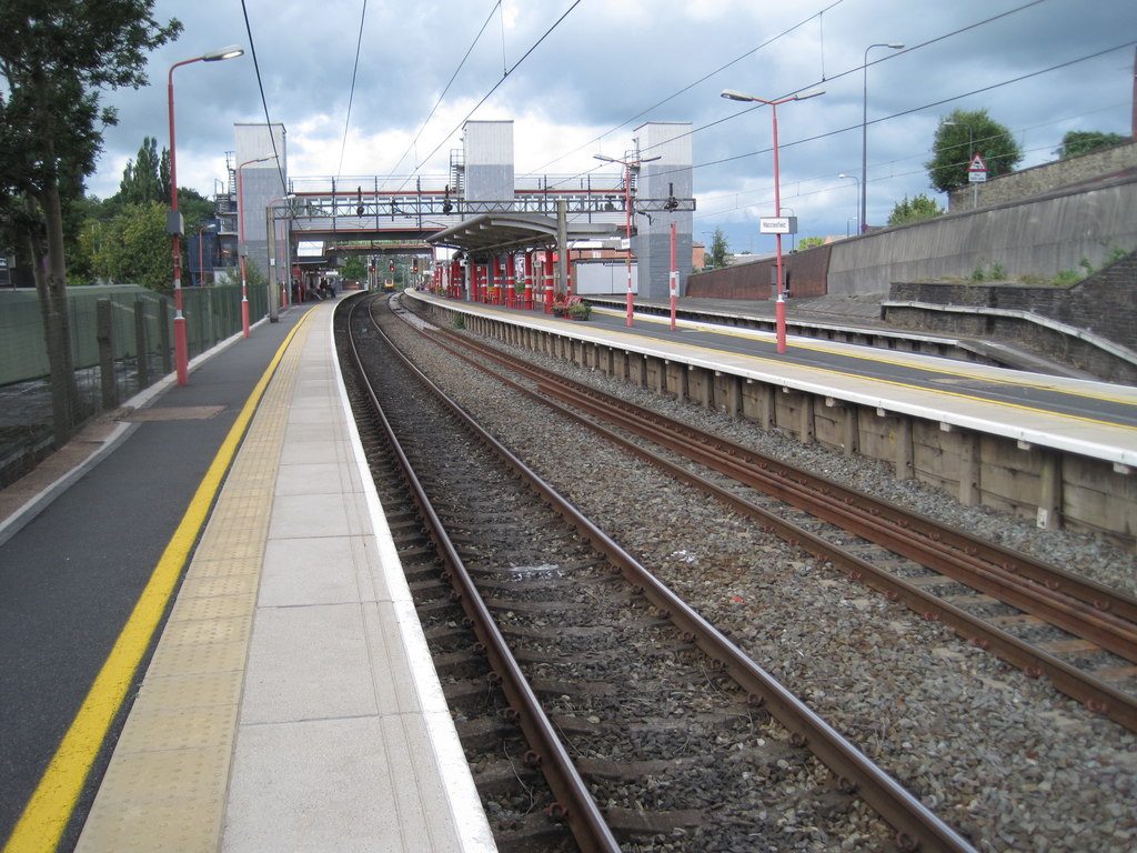 Macclesfield (Central) railway station © Nigel Thompson cc-by-sa/2.0 ...