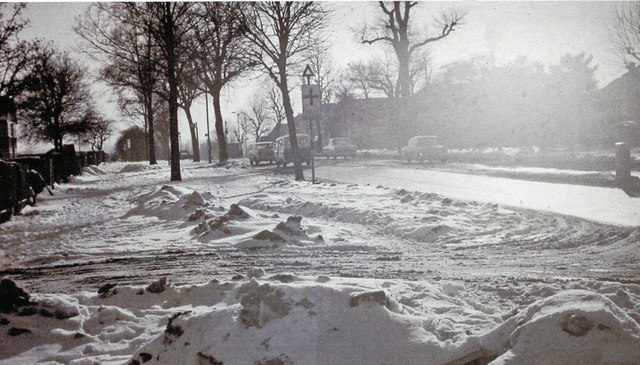 High Road, North Finchley in 1963 Great Freeze