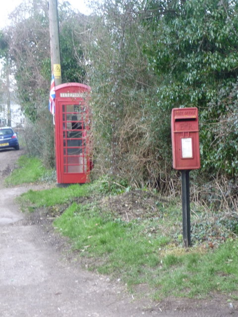 Rockbourne: postbox № SP6 3 and phone