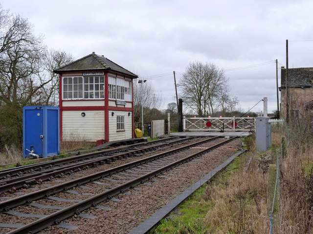 Uffington level crossing © Alan Murray-Rust :: Geograph Britain and Ireland