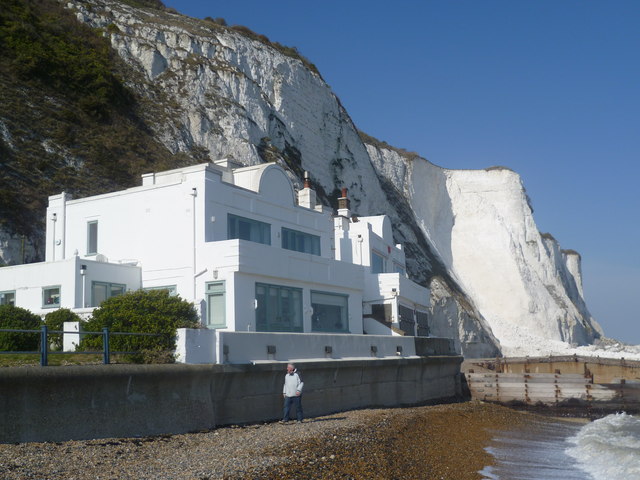 Ian Fleming lived here © Marathon cc-by-sa/2.0 :: Geograph Britain and ...