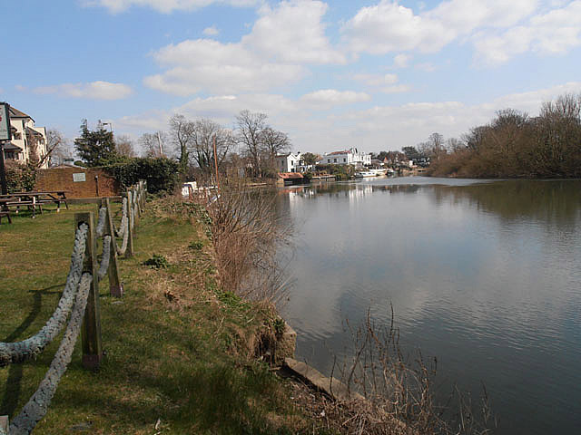 River Thames from the garden of 'The Red Lion'