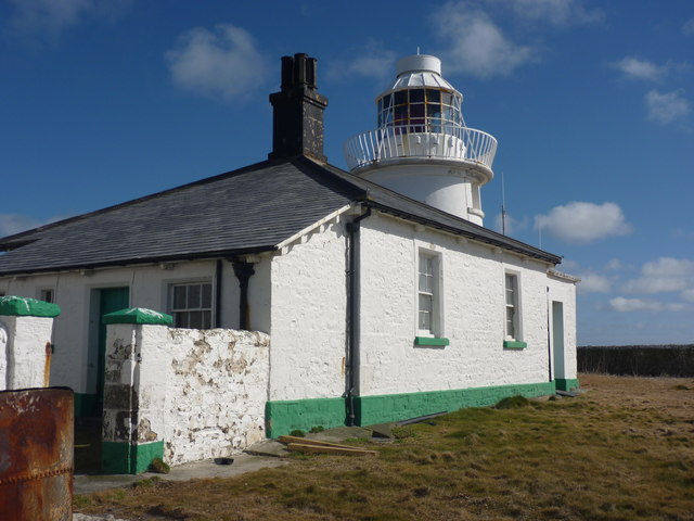 Coastal Northumberland : Lighthouse And Keepers' House On Inner Farne