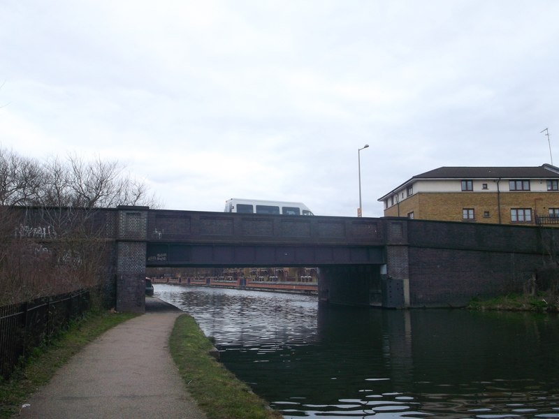 Eastway Bridge, Hackney © David Anstiss cc-by-sa/2.0 :: Geograph ...