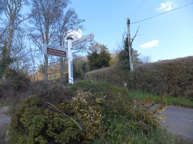 Signpost at junction in Torbryan