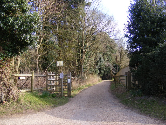 Footpath to Cliff House & entrance to Greyfriars Wood