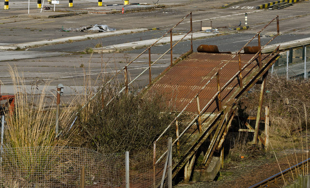 Rusting ramp - Stranraer station © The Carlisle Kid cc-by-sa/2.0 ...