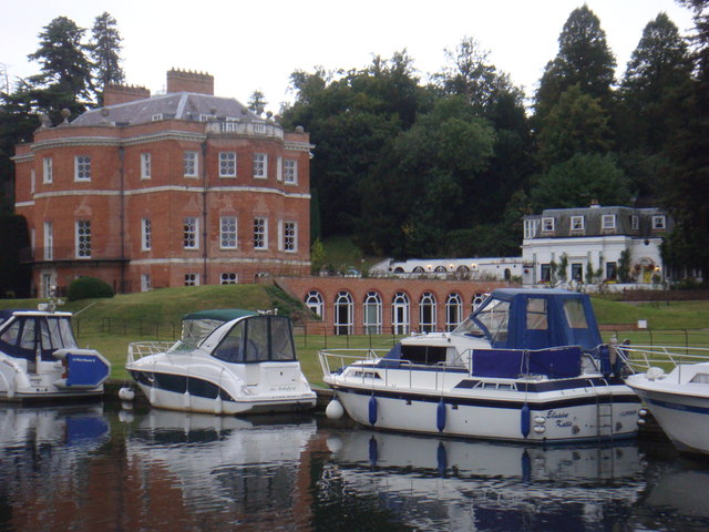 Harleyford Estate from the Thames