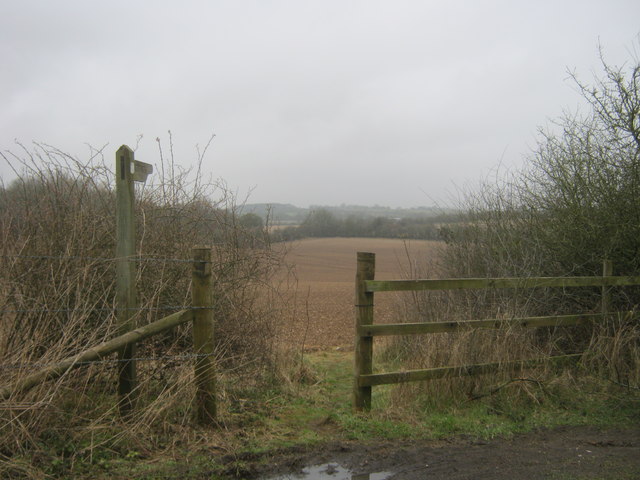 Entry from roadside for footpath to Overton