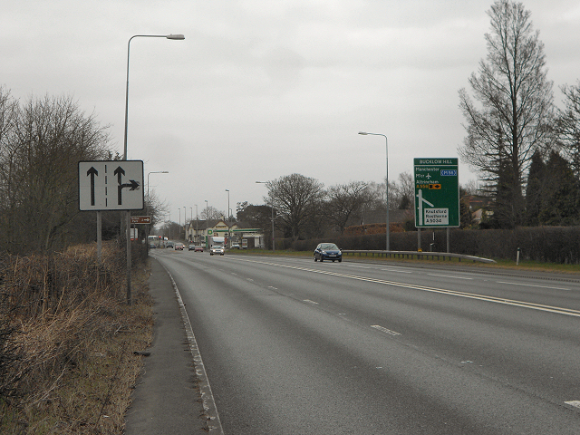 Chester Road (A556) approaching Bucklow Hill
