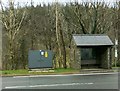 Bus shelter, Ganllwyd