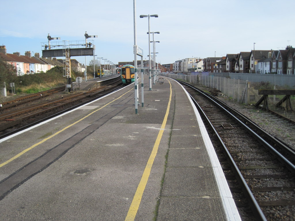 Littlehampton railway station, West... © Nigel Thompson cc-by-sa/2.0 ...