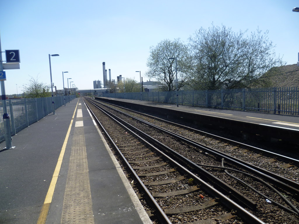 New Hythe station © Marathon cc-by-sa/2.0 :: Geograph Britain and Ireland