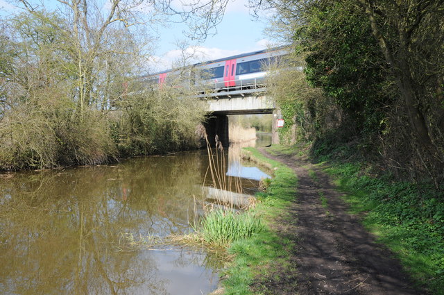 Train crossing the Worcester to Birmingham Canal