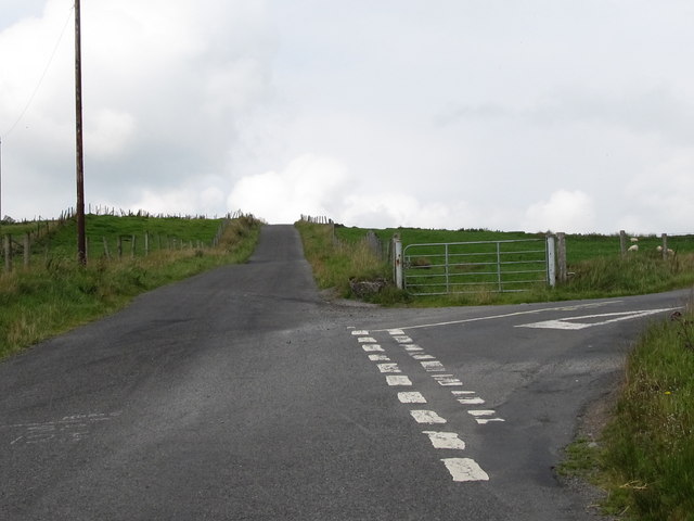 Finnis Road at its junction with Dree Hill