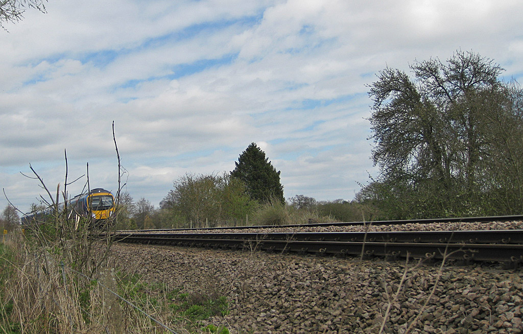 Train Approaching © Pauline E Geograph Britain And Ireland 2885