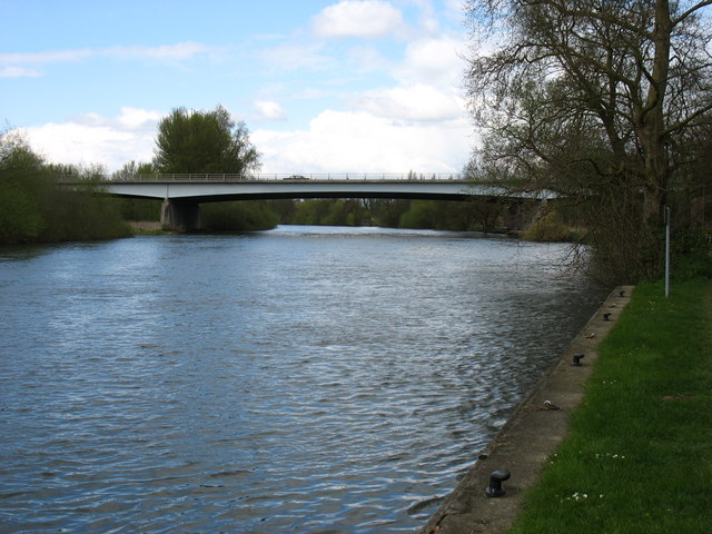 The M3 crosses the River Thames © David Purchase :: Geograph Britain ...