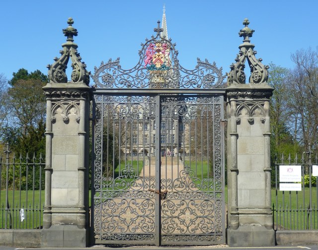 Fettes College main gate, Carrington Road