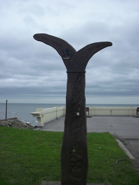 Seaburn sea front sculpture sign post