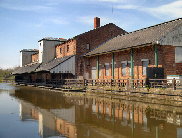 Leeds and Liverpool Canal, Disused Warehouse at Wigan Pier