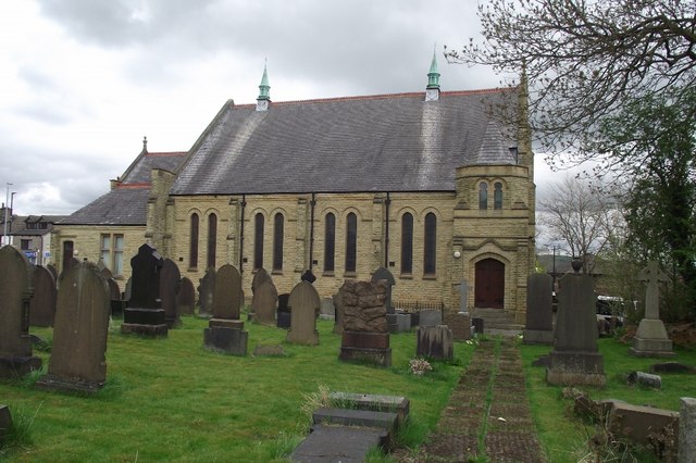 Tottington Methodist church and... © Phil and Juliette Platt cc-by-sa/2 ...