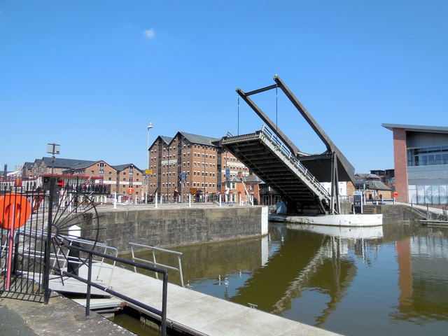 Raising the drawbridge - Gloucester Docks
